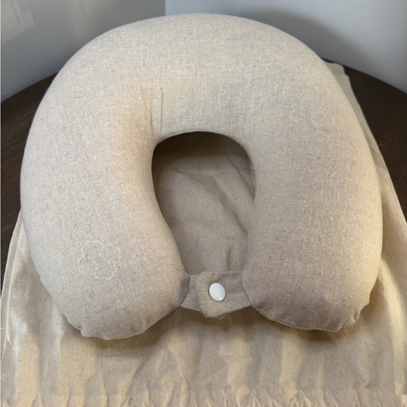 Kanjo Tan Neck Pillow - Picture 3 of 6